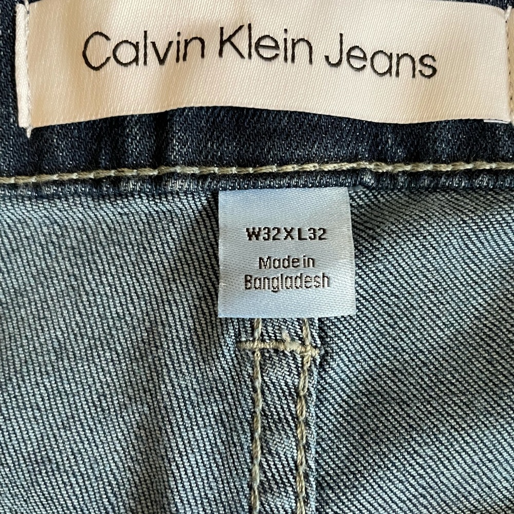 Calvin Klein - Picture 2 of 9